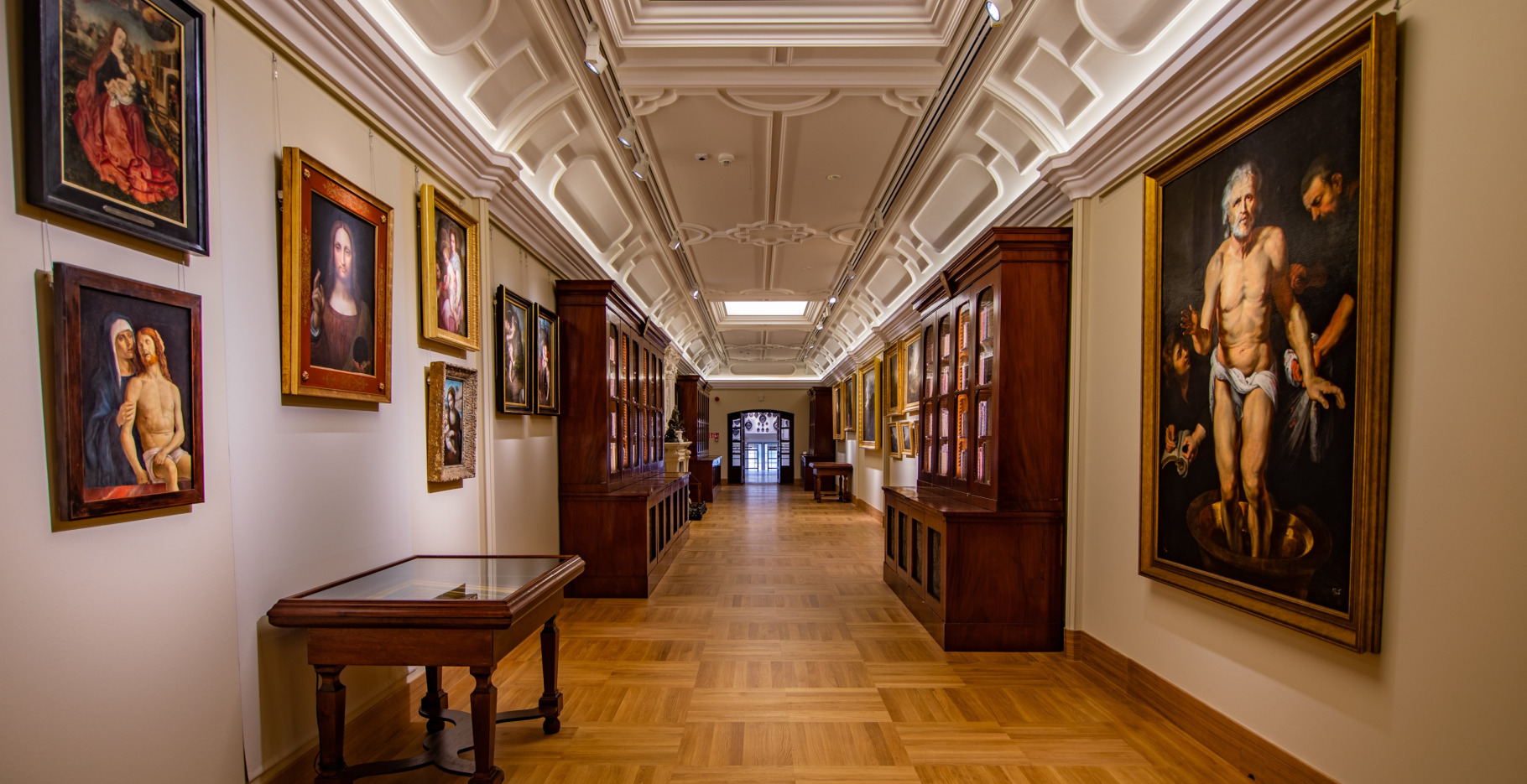 Muzeum, korytarz.
